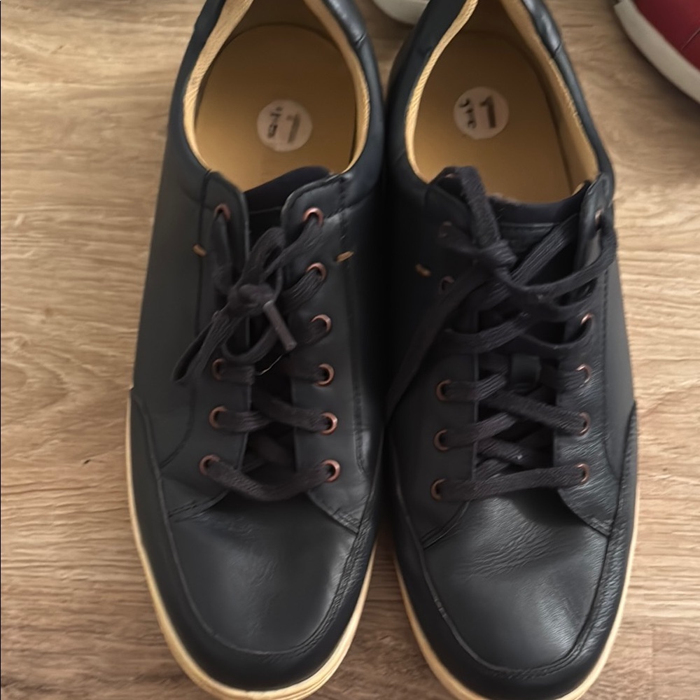 Men's Black Leather Sneakers